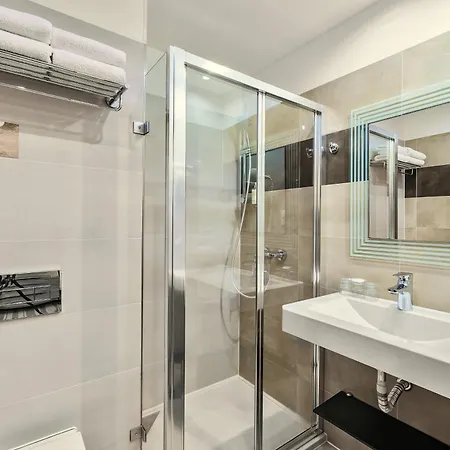 מלון Wellness Windsor 4*